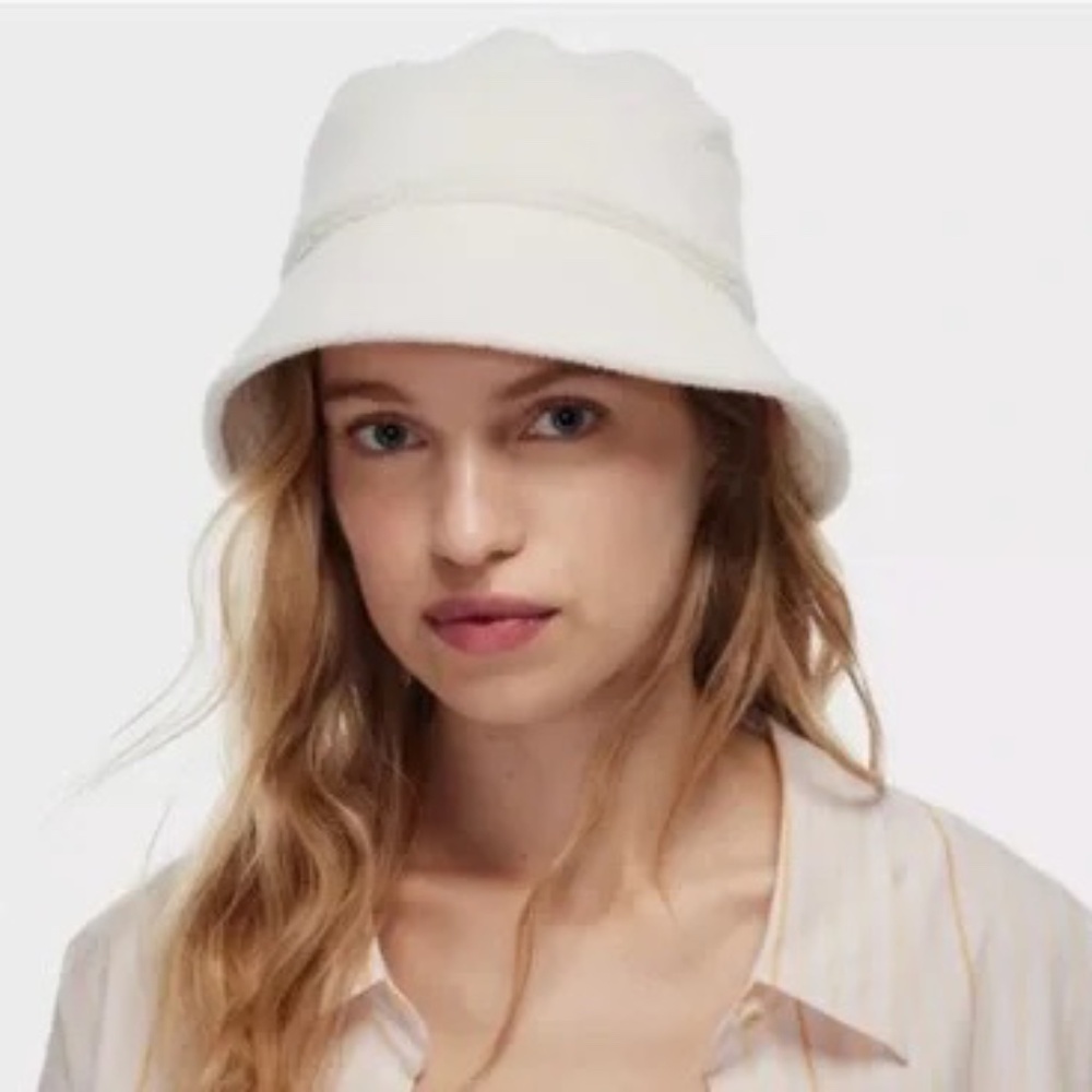 Aritzia Bucket Hat